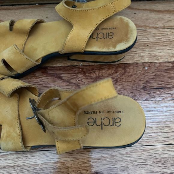 Arche Yellow Soft Suede Sandals with Flower Buckle Size 39 - Picture 4 of 8